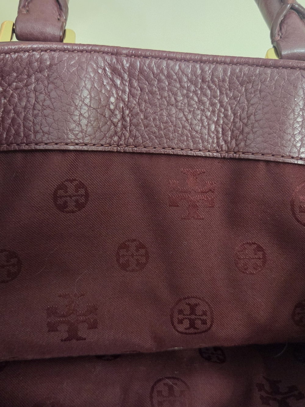 Tory Burch Pebbled Leather Robinson Foldover Messenger Crossbody In Burgundy - Picture 10 of 11